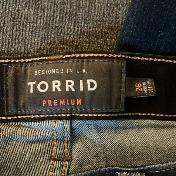 Torrid Sky High Skinny Crop Jean - Picture 2 of 4
